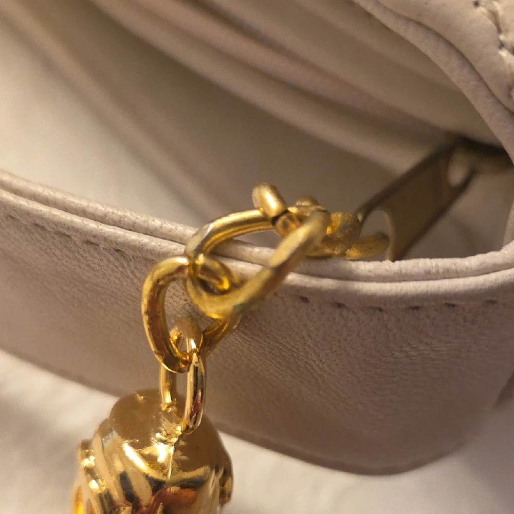 NWOT Chic Ivory Quilted Soft Genuine Leather Shoulder Bag - Picture 11 of 13